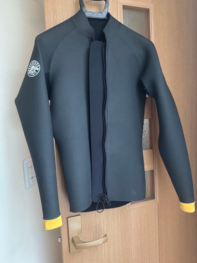 タッパー　ウェットスーツ　ブレーカーアウト