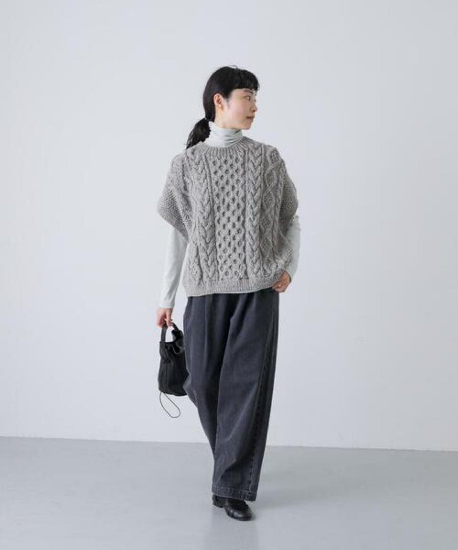 新品　ペルーアランワイドベスト　グレー