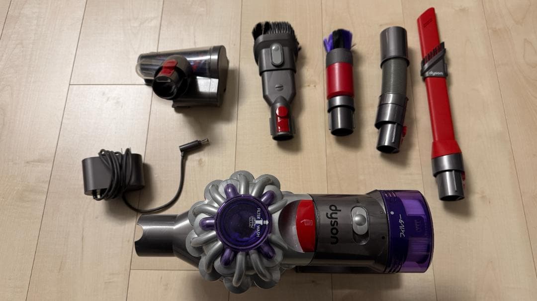 ダイソン　Dyson V8 Focus Clean HH15 シルバー