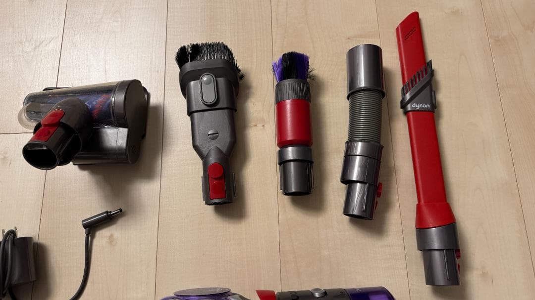 ダイソン　Dyson V8 Focus Clean HH15 シルバー