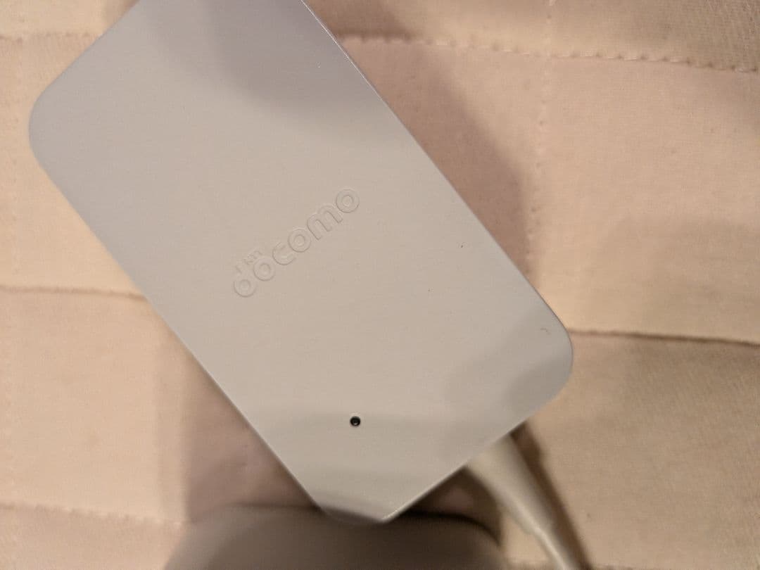 docomo らくらくホン F-02J ピンク 充電器付き