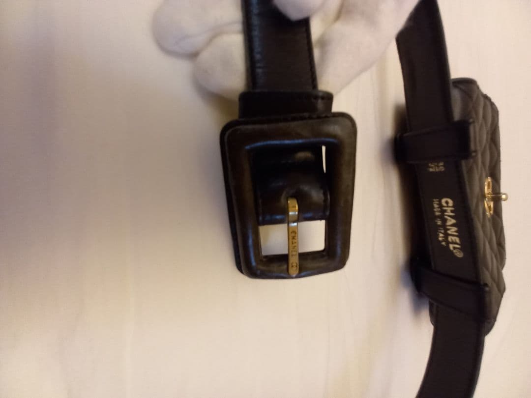 CHANEL ブラック ボディバッグ キルティング