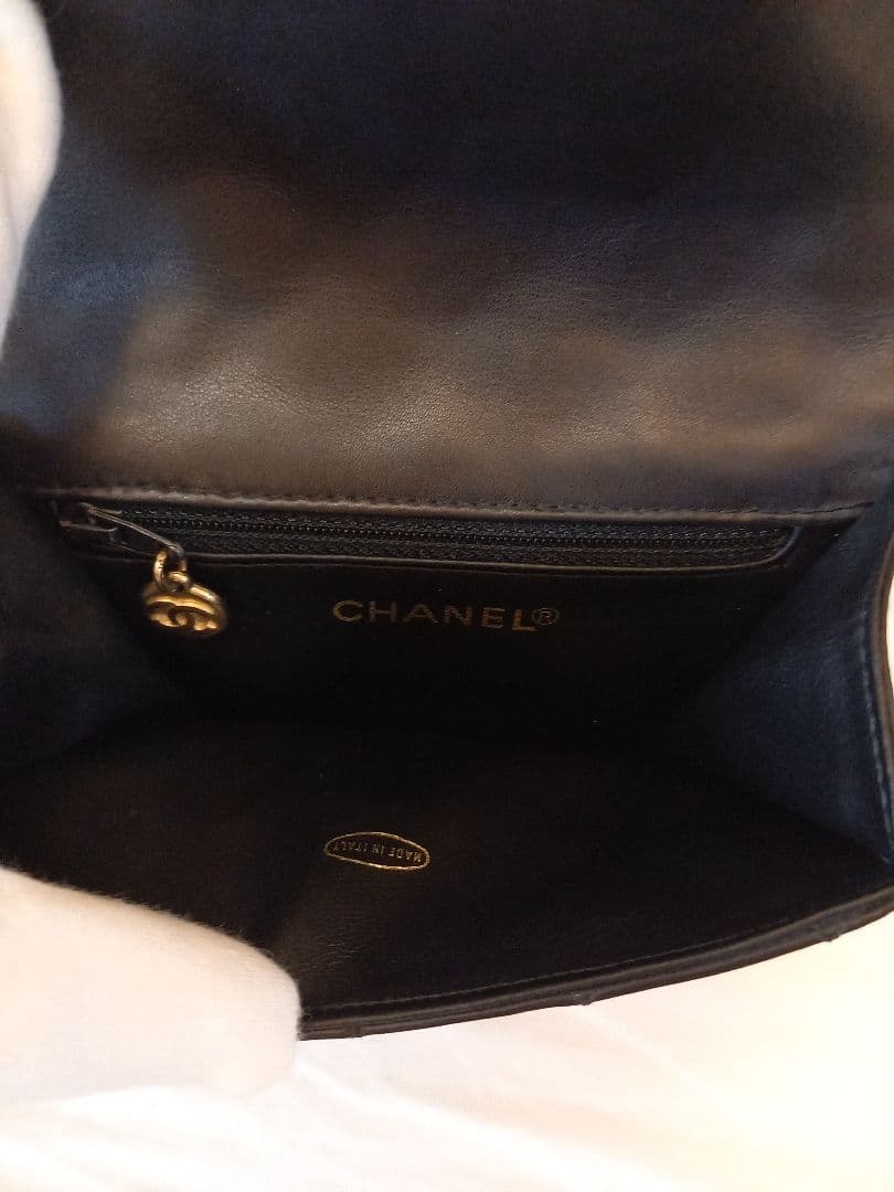 CHANEL ブラック ボディバッグ キルティング