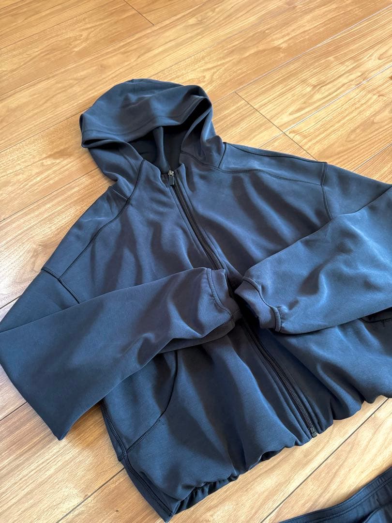 ルルレモン Softstreme フルジップフーディ パーカー