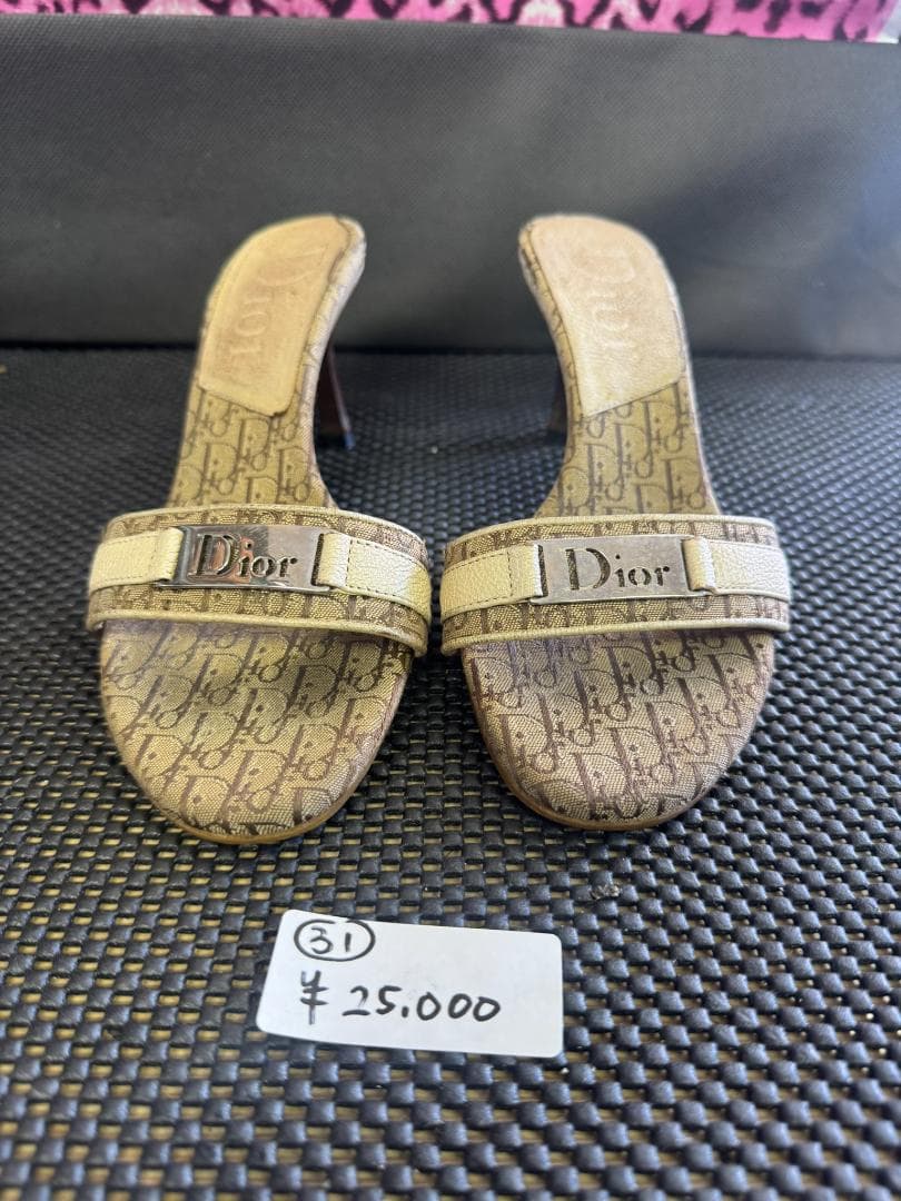 (4274W3)*ディオール クリーム ロゴ プレート ヒール