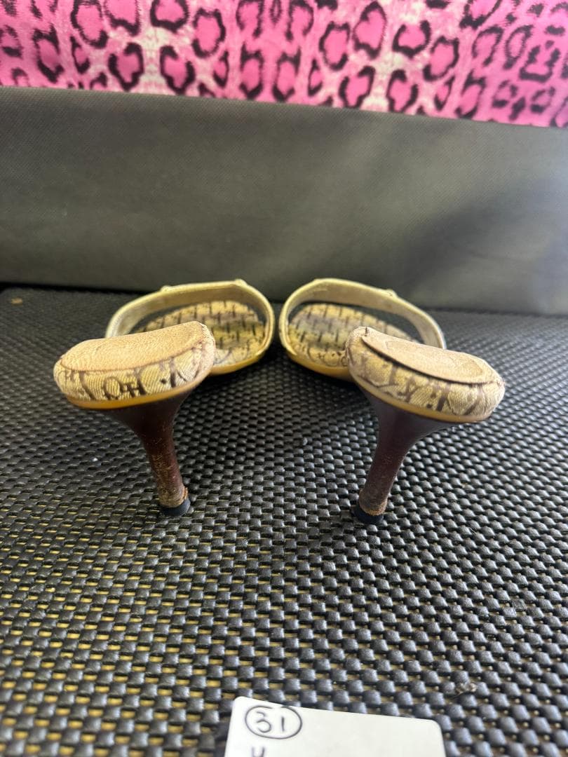 (4274W3)*ディオール クリーム ロゴ プレート ヒール