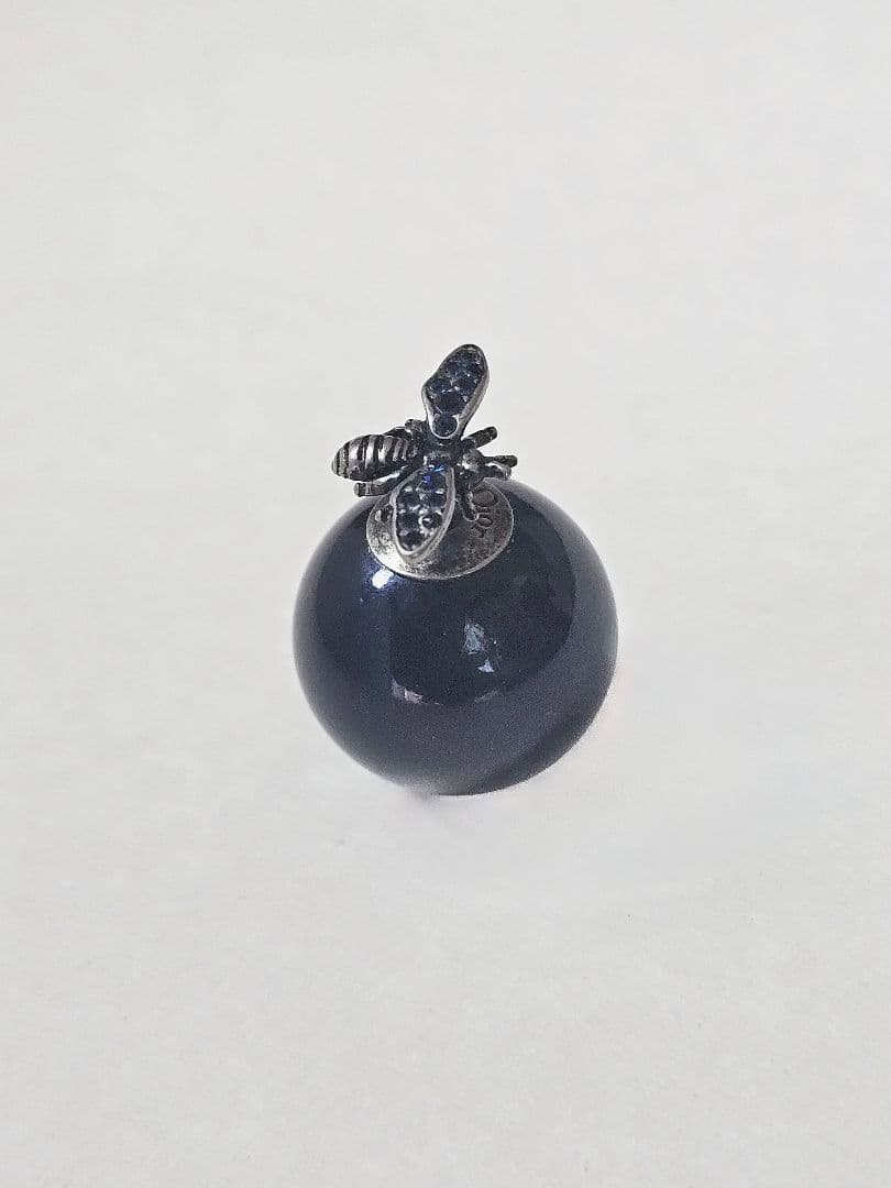 Dior ディオール ネイビー蜂デザイン　スタッドピアス　片方