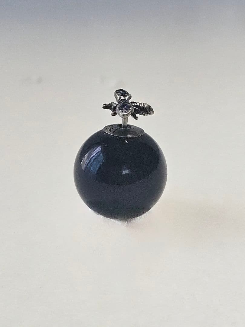 Dior ディオール ネイビー蜂デザイン　スタッドピアス　片方