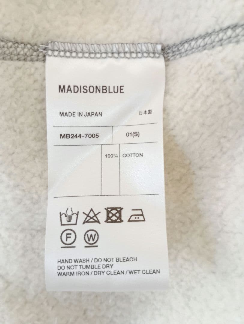 タグつき未使用　SLIM FIT ZIP HOODIE