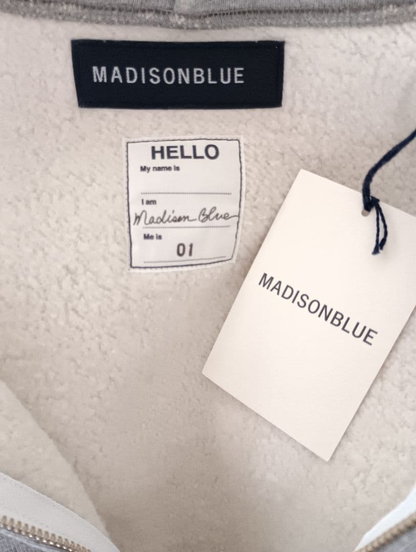 タグつき未使用　SLIM FIT ZIP HOODIE