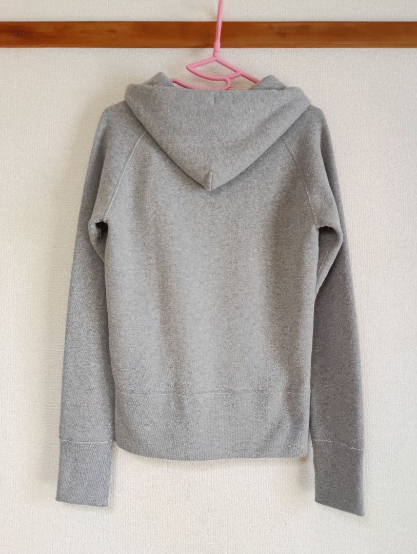 タグつき未使用　SLIM FIT ZIP HOODIE