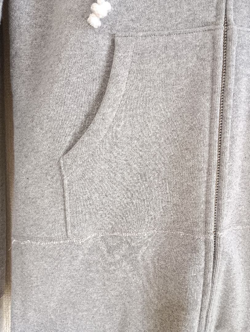 タグつき未使用　SLIM FIT ZIP HOODIE