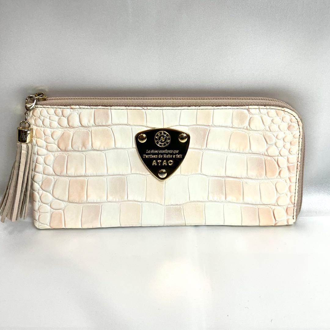 【美品】アタオ　長財布　L字ファスナー　クロコ型押し　ロゴ金具　チャーム