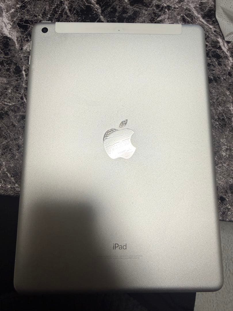 Apple iPad シルバー 本体 元箱付き　第6世代