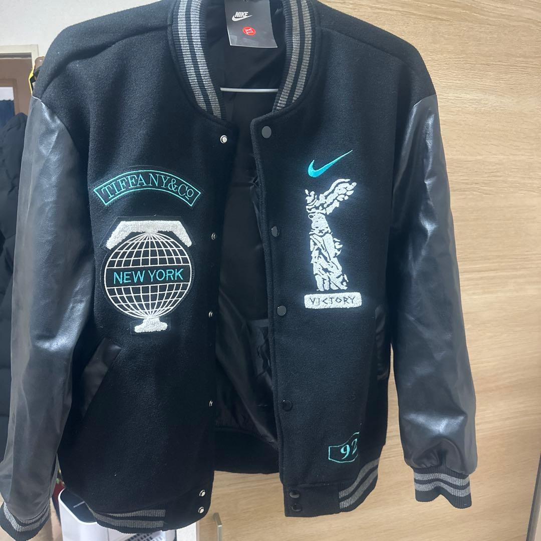 Tiffany & Co. Nike タイプスタジャン 黒