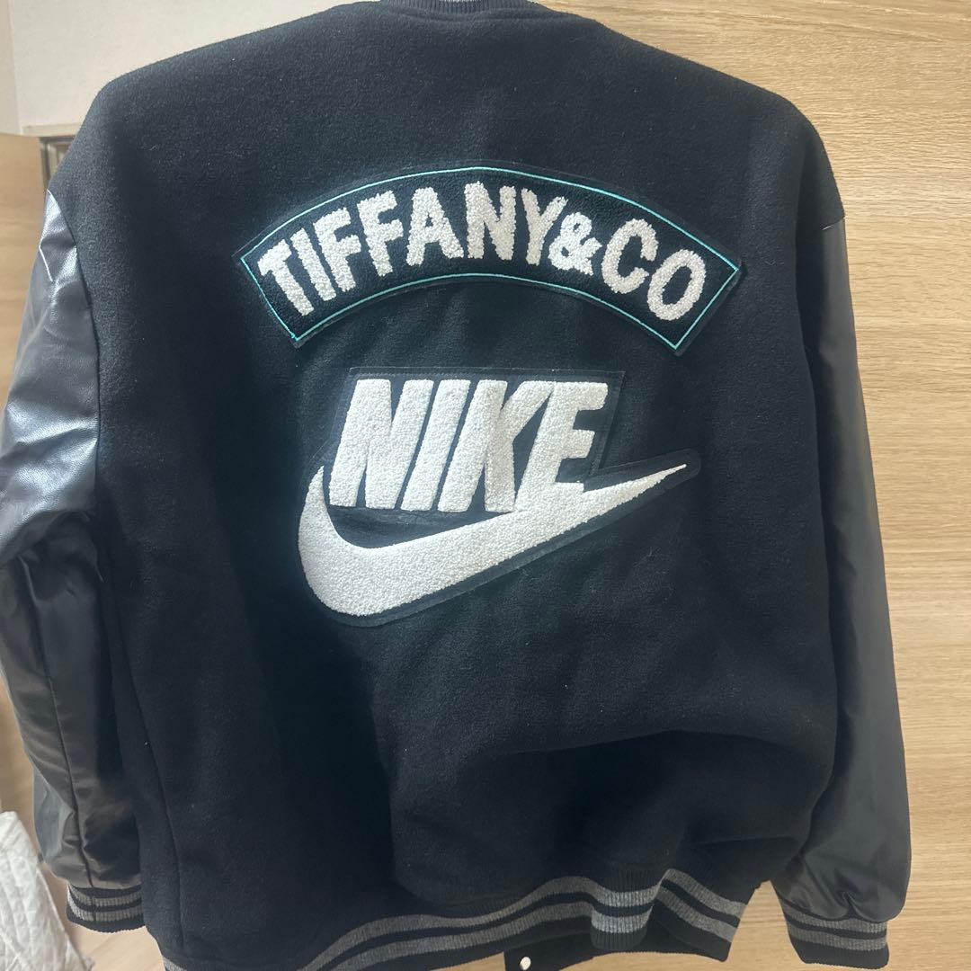 Tiffany & Co. Nike タイプスタジャン 黒