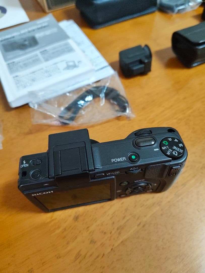 美品【RICOH】Caplio GX100 with VF-1 と LC-1付き