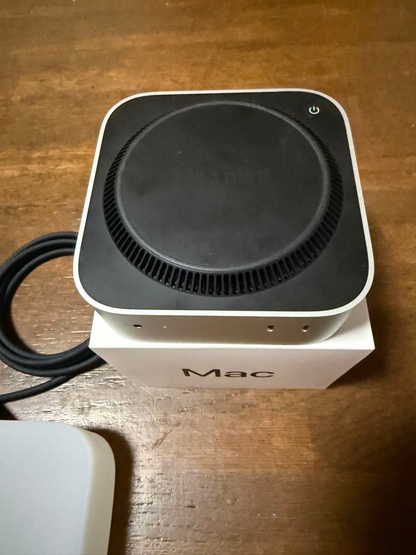 Apple Mac mini m4と箱付きマジックマウス　キーボード