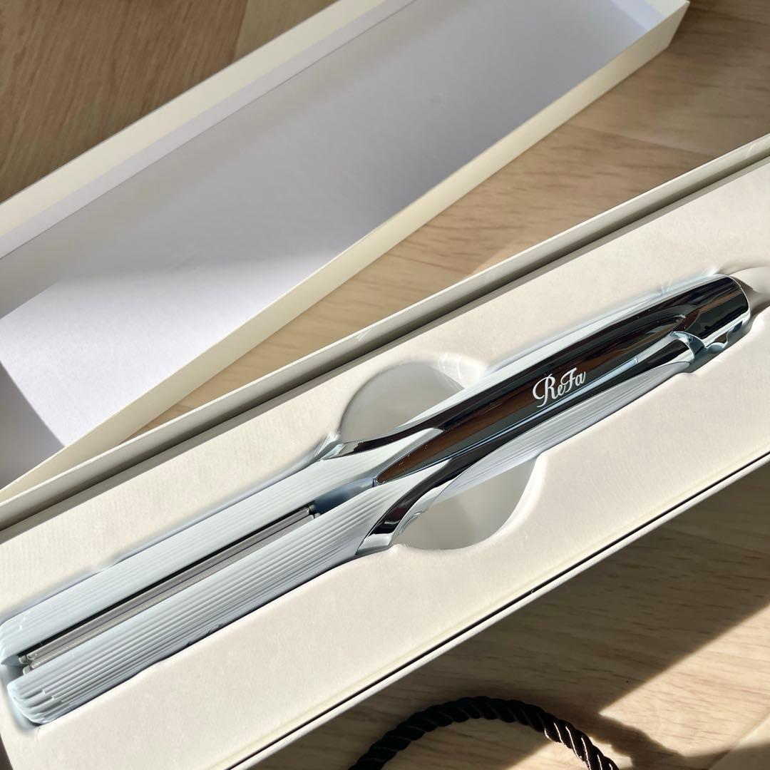 １月購入新品未使用★リファ ストレートアイロン プロ ホワイト