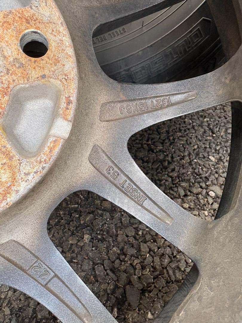 Yです。【送料込み】2021年製15インチアルミ付きスタッドレス 4本