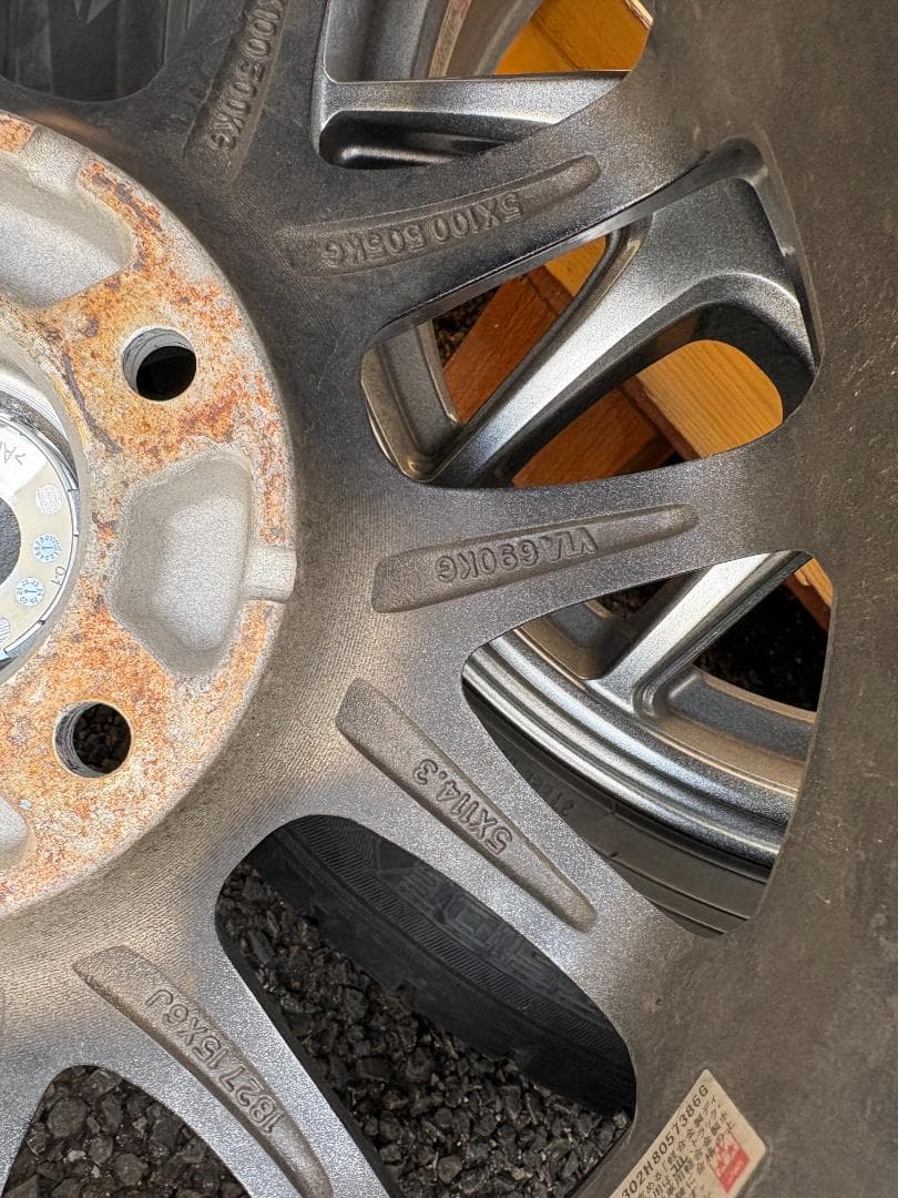 Yです。【送料込み】2021年製15インチアルミ付きスタッドレス 4本