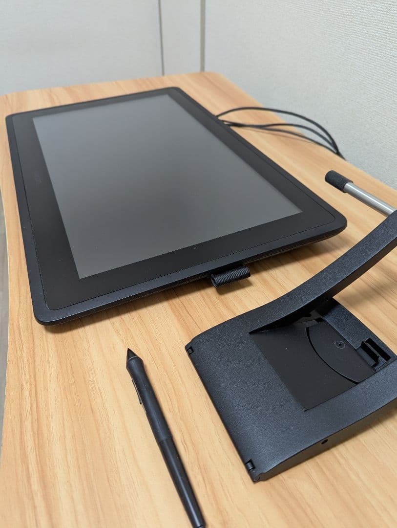 【中古美品】ワコム 液タブ Wacom Cintiq 22 ブラック
