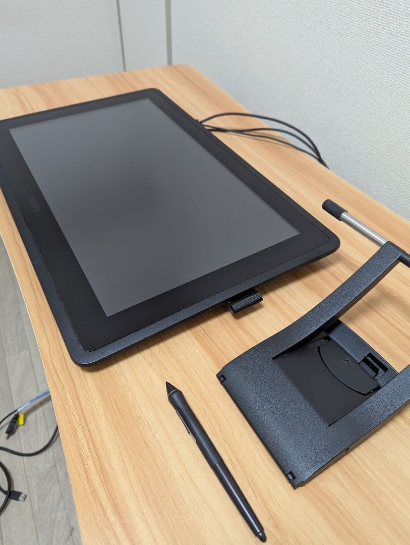【中古美品】ワコム 液タブ Wacom Cintiq 22 ブラック