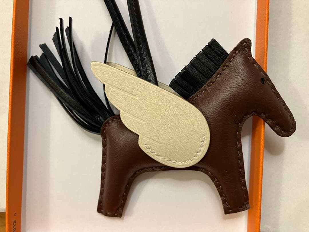 エルメス　チャーム ロデオ ペガサス　PM K刻印　茶色　白　黒