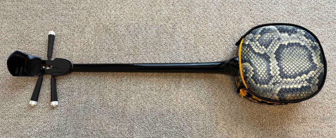 三線　沖縄　プリント人工皮　蛇味線　三味線　和楽器　爪、布他予備パーツ付属