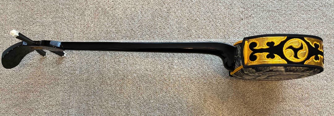 三線　沖縄　プリント人工皮　蛇味線　三味線　和楽器　爪、布他予備パーツ付属