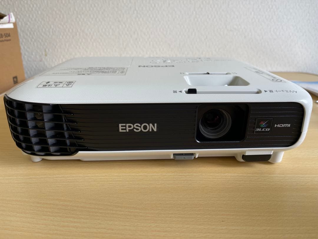 【ランプ使用時間 52H】EPSON ビジネス プロジェクター EB-S04