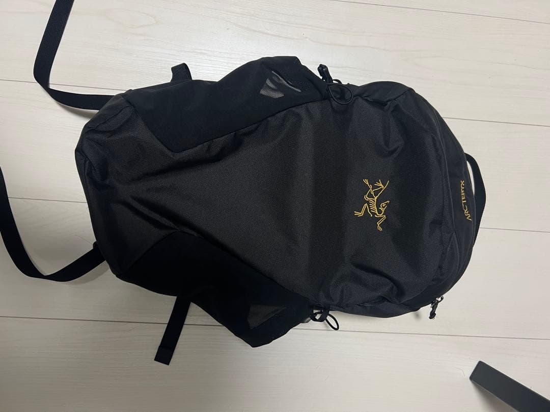 Arc'teryx ブラック リュック 18L