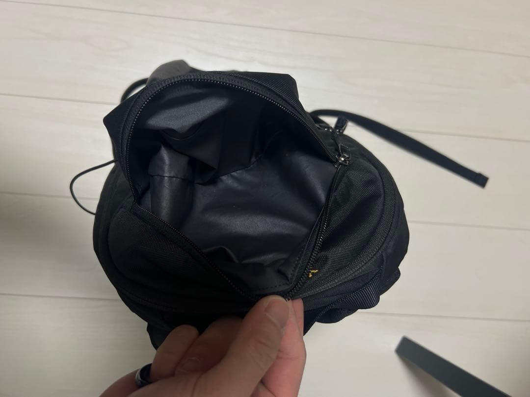 Arc'teryx ブラック リュック 18L