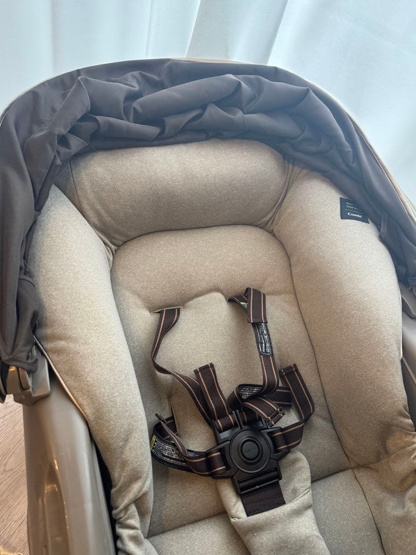 【ほぼ新品】Combi ハイローチェア 自動スイング（送料込み）