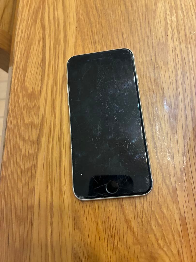 Apple iPhone SE 第3世代64GB バッテリー77%