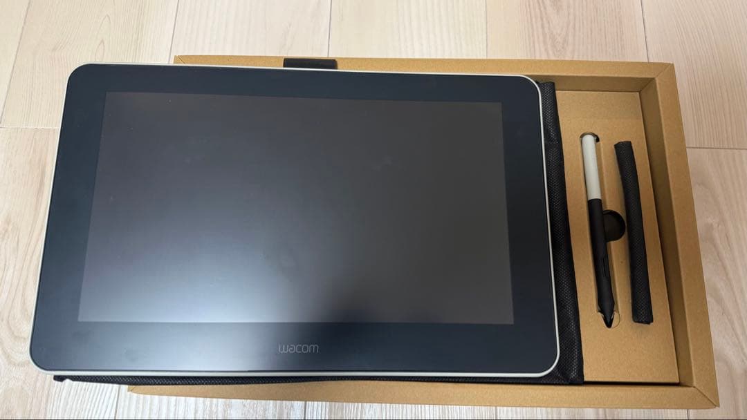 ワコム 液晶ペンタブ　Wacom One DTC133W0D