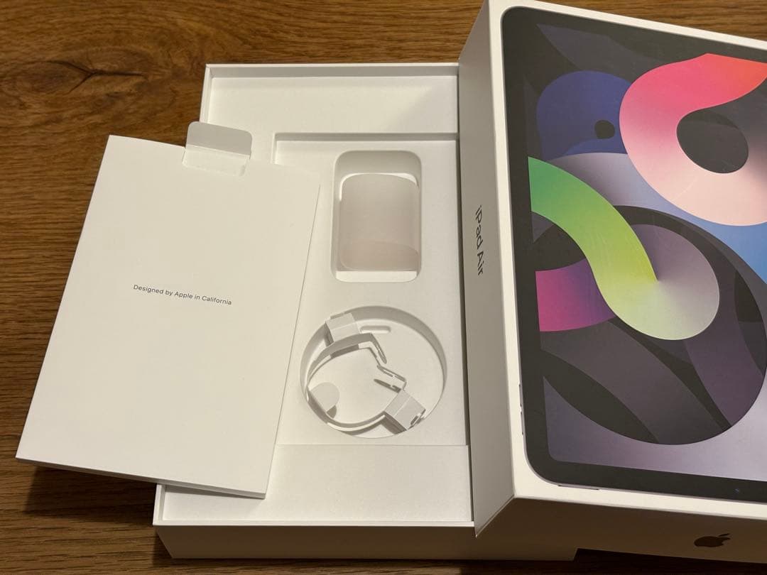 箱有 iPad Air 第4世代 256GB + 純正 Smart Folio