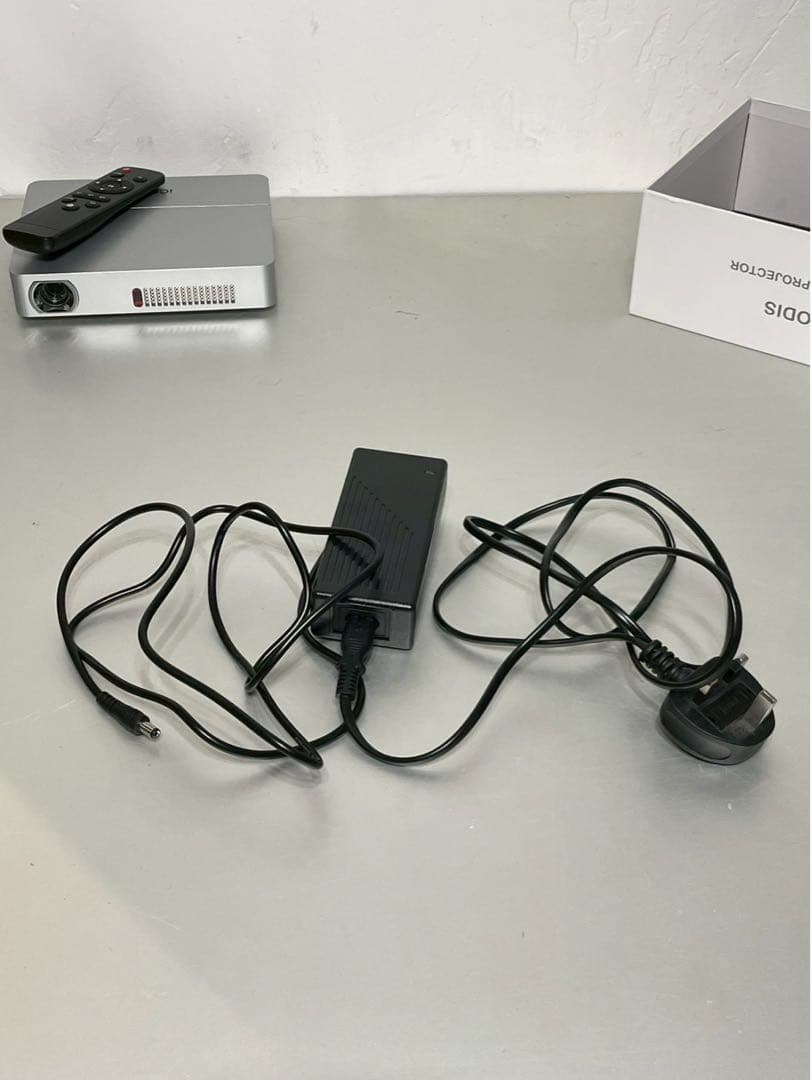 iCODIS CB-400 プロジェクター DLP 3000ルーメン 高画質