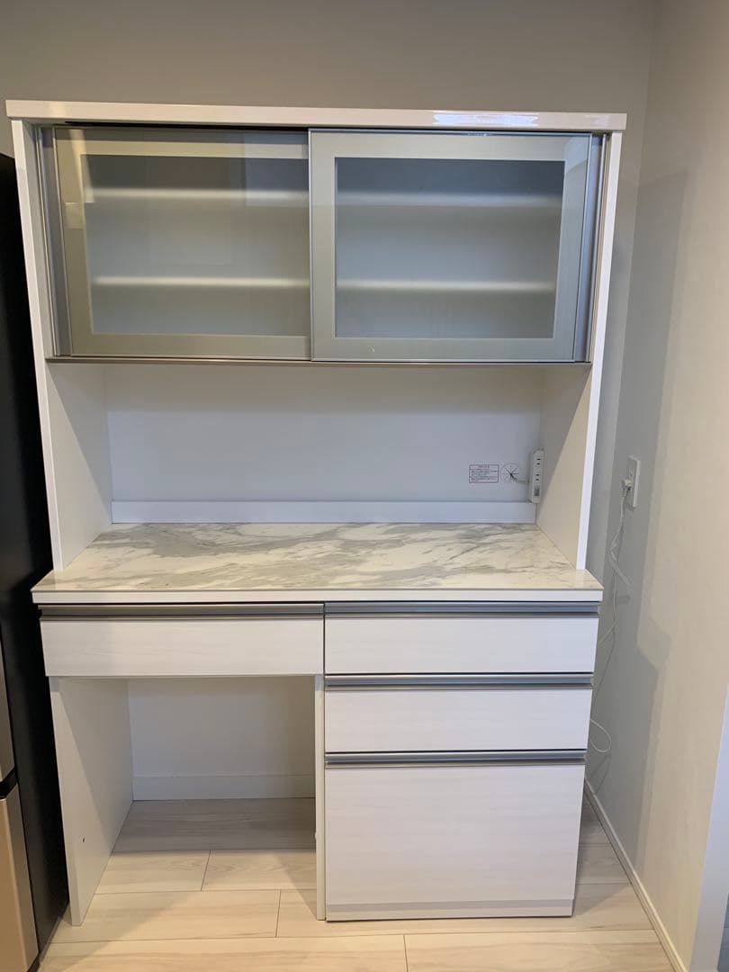 新品　未使用　ニトリ食器棚リガーレ　キャスターゴミ箱付き