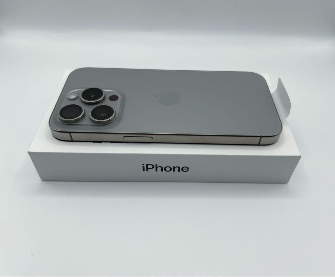 【新品未使用】iPhone 15 Pro 256GB ナチュラルチタニウム