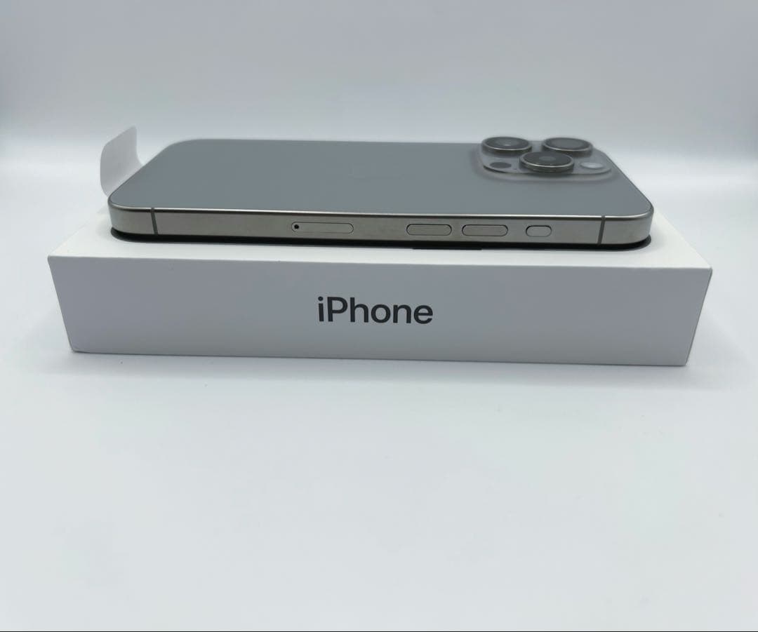 【新品未使用】iPhone 15 Pro 256GB ナチュラルチタニウム