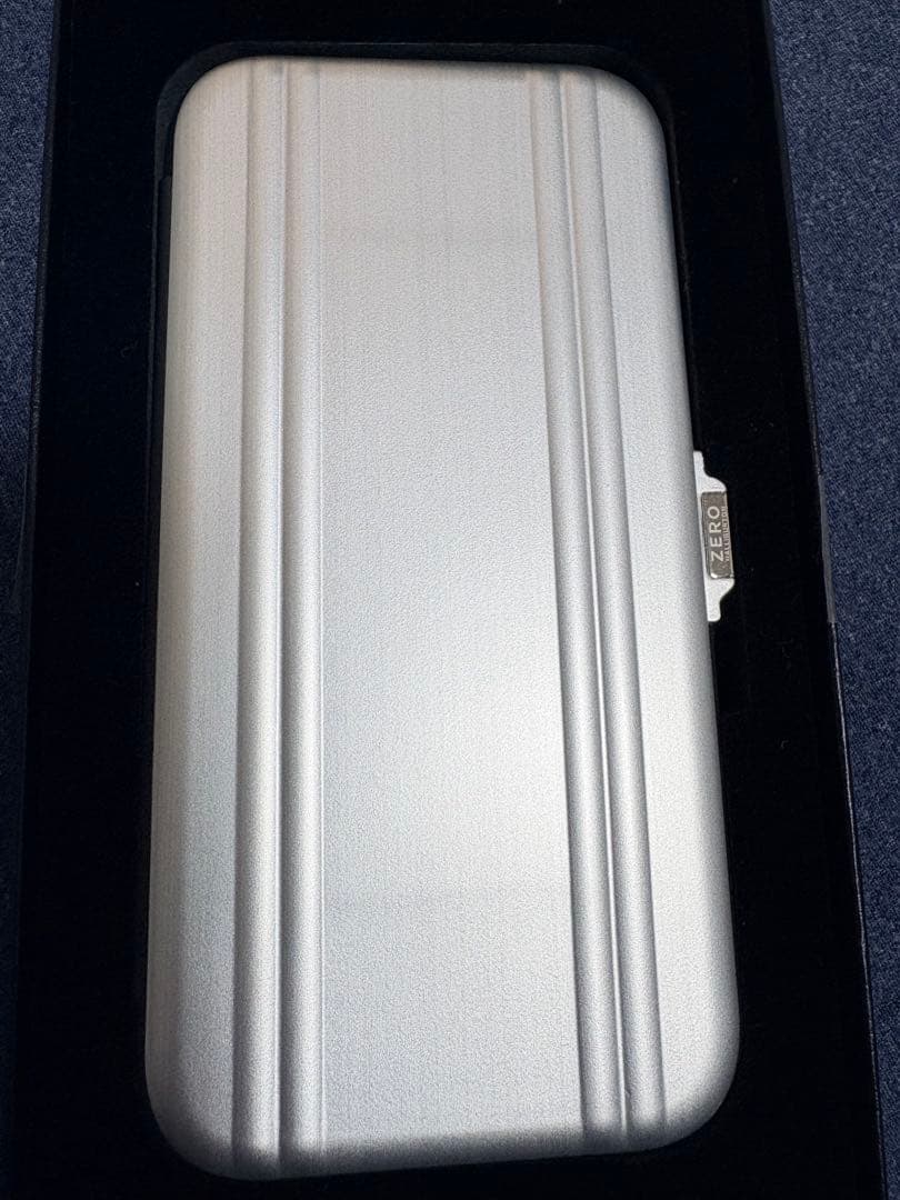 ZERO HALLIBURTON iPhone16用ケース シルバー　希少品