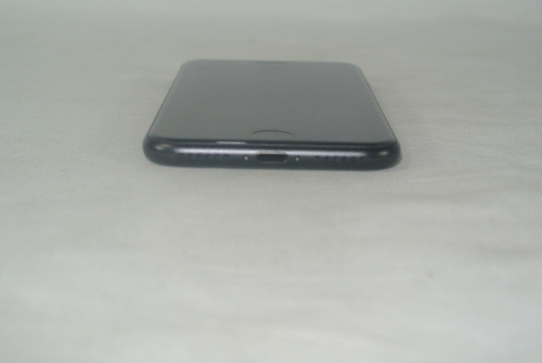 Apple iPhone SE（第2世代）64GB ブラック MHGP3J/A