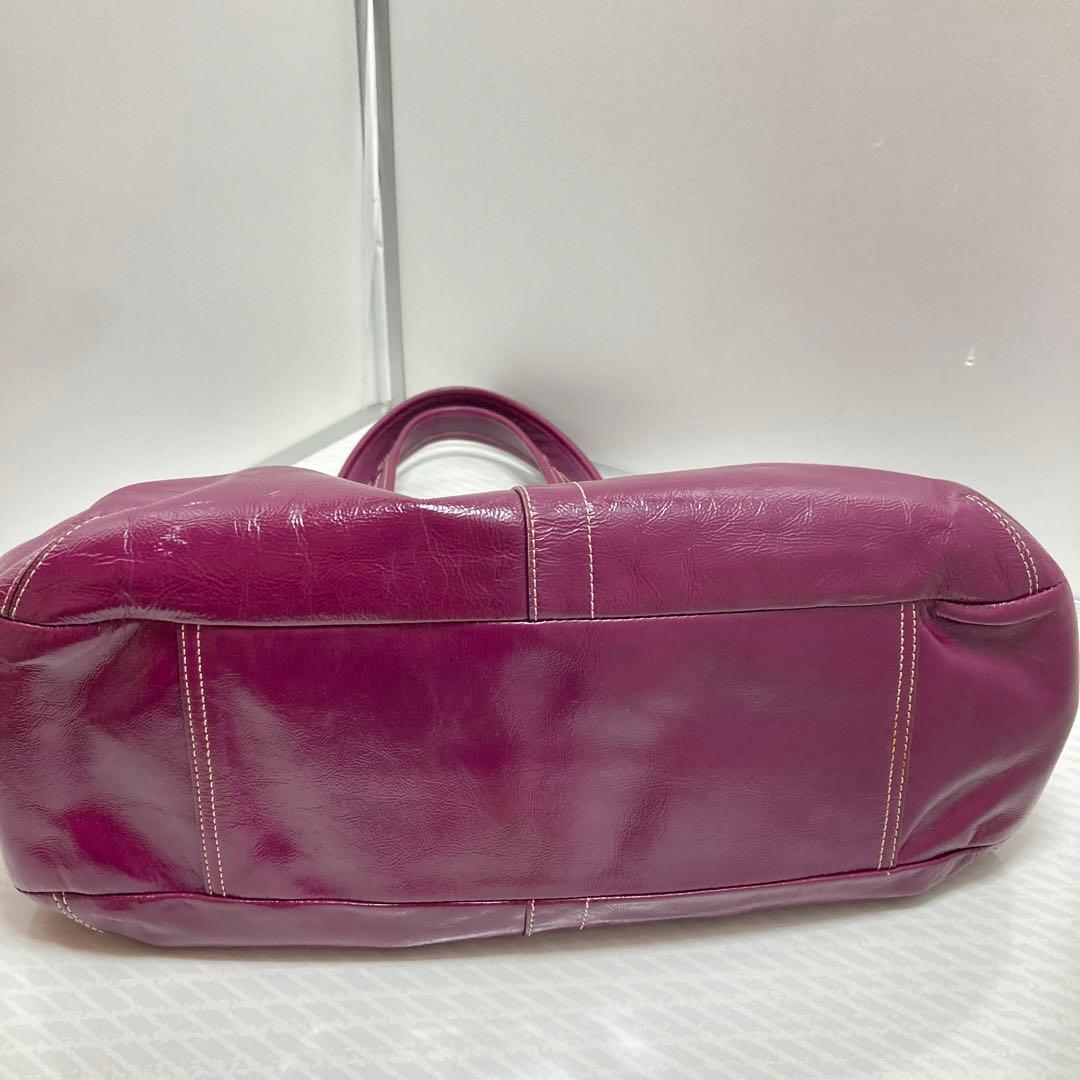 美品　コーチ エルゴ ergo パテントレザー がま口 Kiss-lock