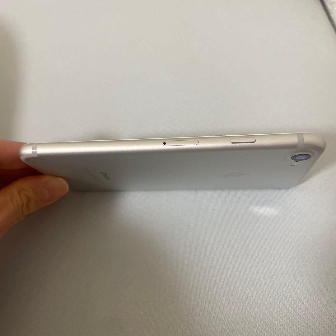 Apple iPhone 7 シルバー 本体 ジャンク品