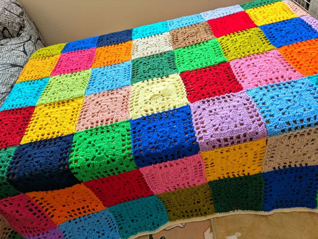 手編み　マルチカバー　ソファカバー　ベッドカバー　レトロポップ　こたつカバー