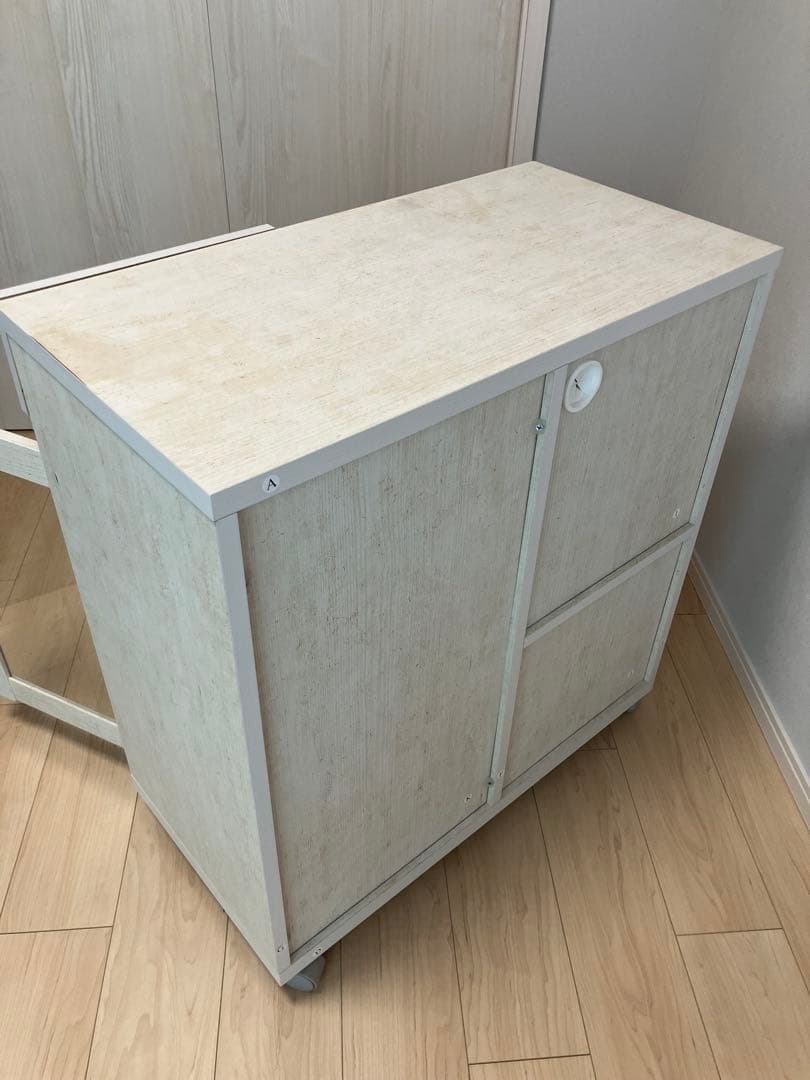 食器棚　軽量 移動可能