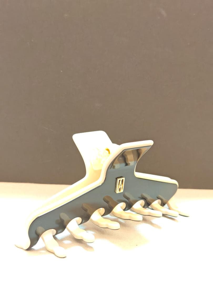 Alexandre de paris クロークリップ ブラック　ロゴ