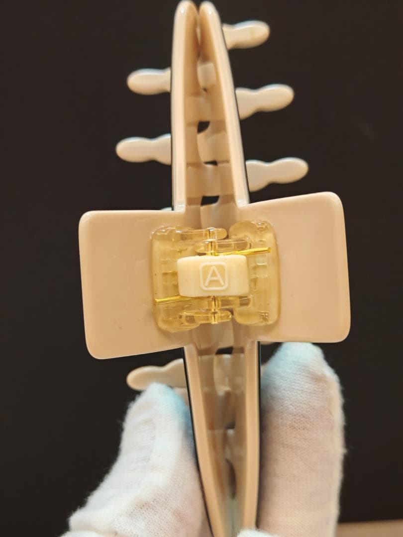 Alexandre de paris クロークリップ ブラック　ロゴ