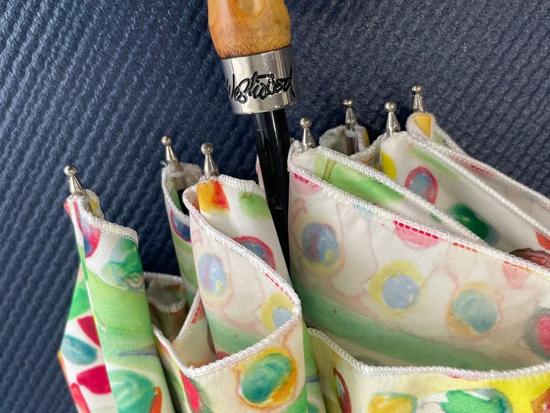 美品 ヴィヴィアンウエストウッド 雨傘 水彩画柄 長傘 バンブーハンドル